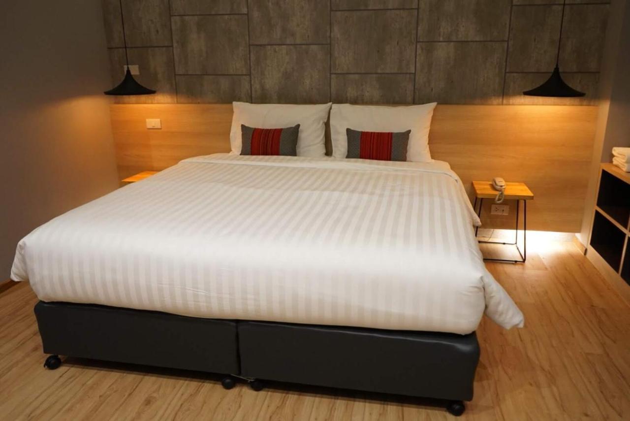 Sans Hotel Ratchaburi Экстерьер фото