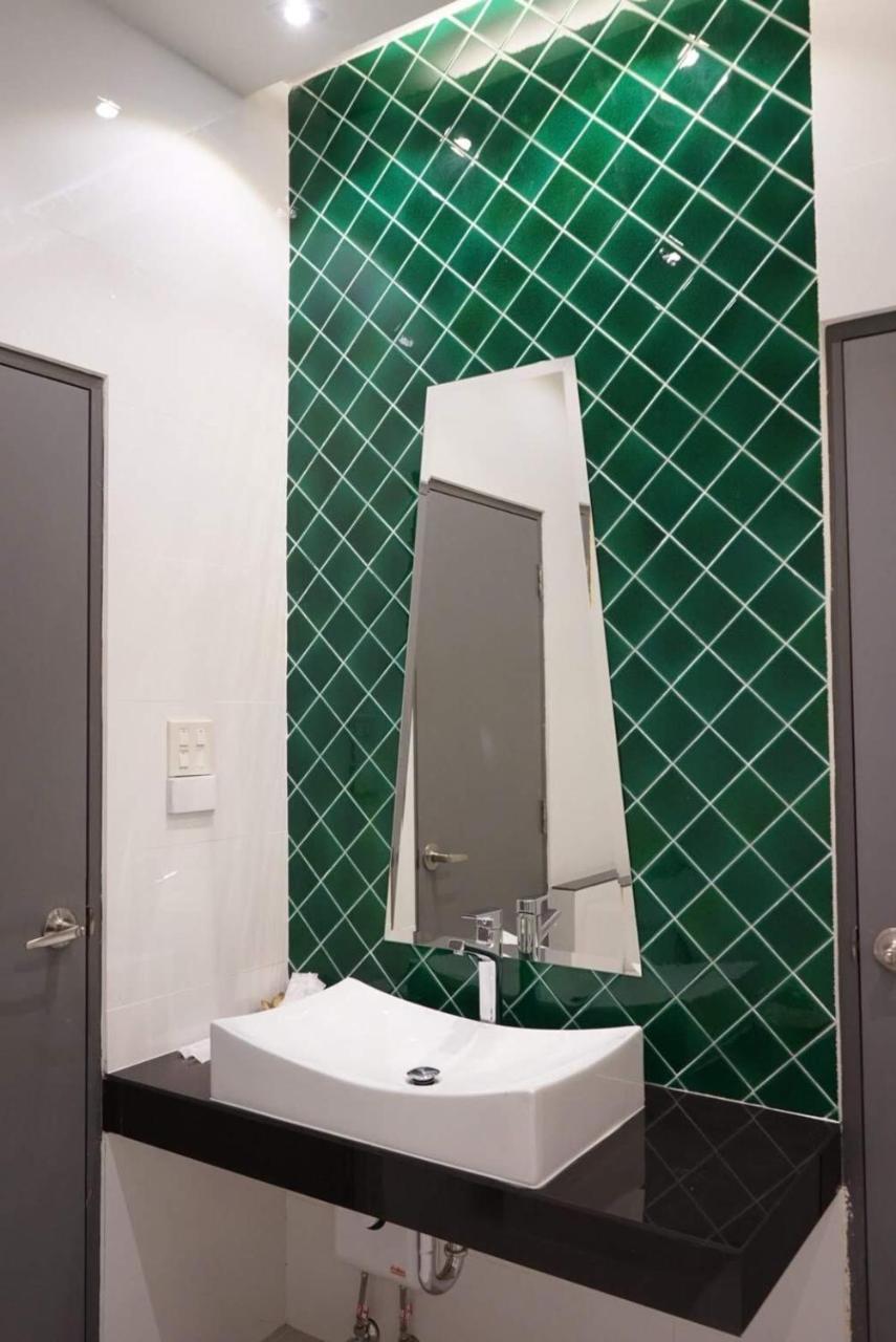 Sans Hotel Ratchaburi Экстерьер фото